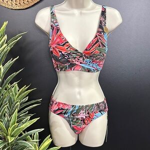 NIPTUCK Multifit Crossover V-neck, padded cup,floral,adjustable strap, swim